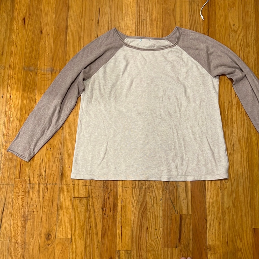 Color blocked crew neck